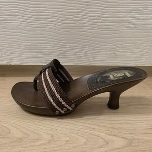 Lei Brown Y2K 90s Grunge Fairy Wittney Kitten Heel Flip Flop Sandals Size 7